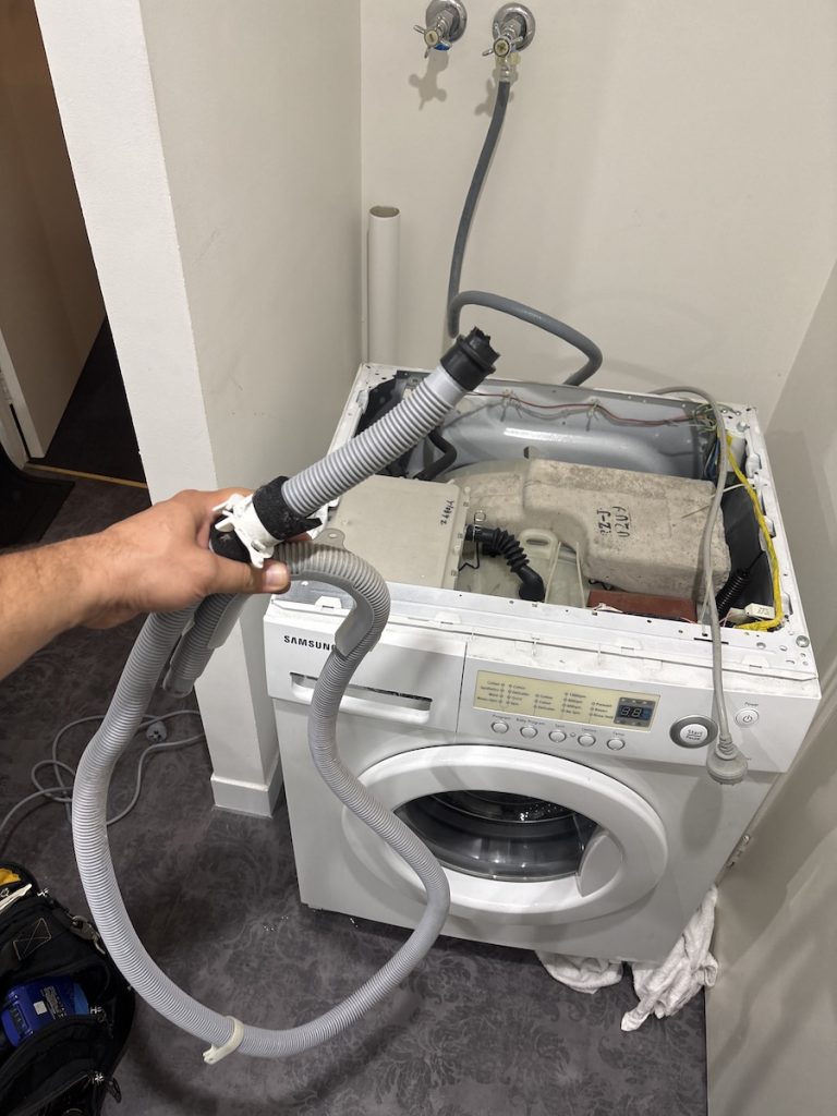 Washing machine draining hose