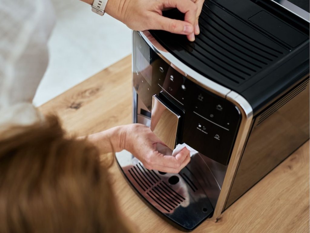 Cleaning coffee machine